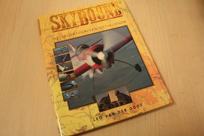 9789038900353 Goot, Leo van der - Skybound - Het avontuur van het vliegen