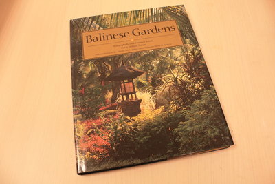 Invernizzi, Luca; Warren, WilliaBalinese Gardensm -