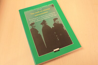 9789012085069 Van oude en nieuwe universiteiten / druk 1