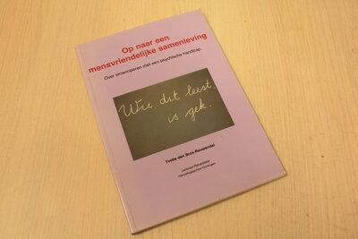 9789053031162 Op naar een mensvriendelijke samenleving - Over emanciperen met een