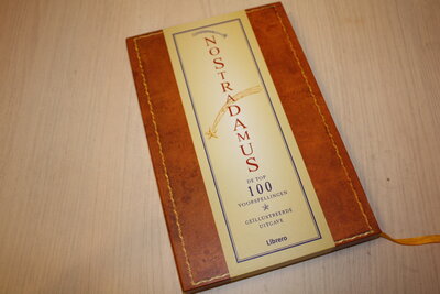 9789089980632 . Nostradamus