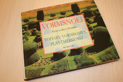 9789027429452 . Titel:  Vormsnoei topiary vormbomen plantsierkun / druk 1