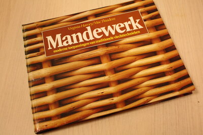 9789021505626 . Titel:  MANDEWERK. - Met toepassingen van traditionele vlechttechnieken.
