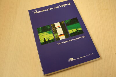 9789074212076 . Titel:  Monumenten van vrijheid / Een reisgids door de grensregio