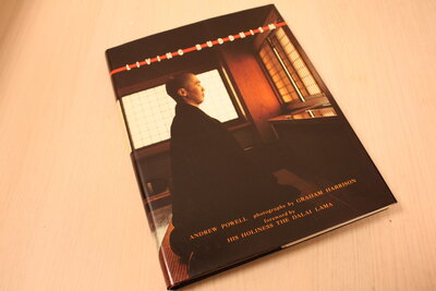 9780517572665 . Titel:  Living Buddhism