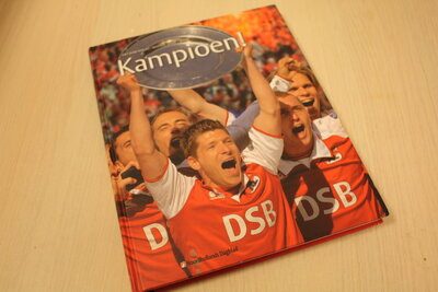 9789077842317 . Titel:  Kampioen! / het jaar van AZ, seizoen 2008-2009