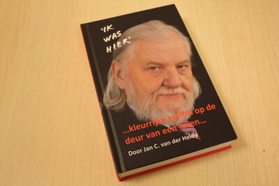 9789070774479 . Titel:  1 / …kleurrijke graffiti op de deur van een leven…