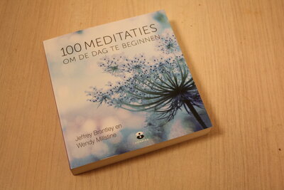 9789401301879 . Titel:  100 meditaties / om de dag te beginnen