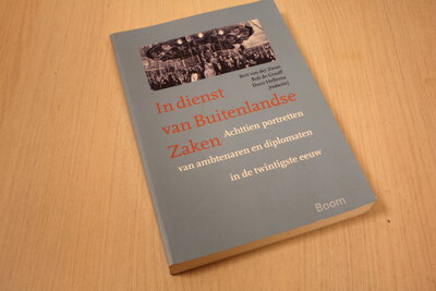 9789085066477 . Titel:  In dienst van Buitenlandse Zaken / achttien portretten van ambtenaren en topdiplomaten in de twintigste eeuw