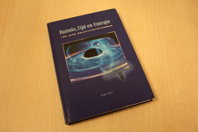 9789090195490 . Titel:  Ruimte, tijd en energie / 100 jaar relativiteitstheorie