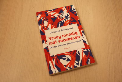 Brinkgreve, Christien - Vroeg mondig, laat volwassen / de hoge eisen van de keuzevrijheid