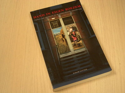  Rozema-van Geest, P. -  Hand in eigen boezem / vijftien jaar pionieren in de multiculturele samenleving : vijftie