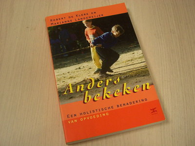 Klerk, R. de  Langemeijer, M. - Anders bekeken / een holistische benadering van de opvoeding van kinderen