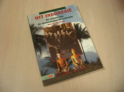 Elands, Martin (red.) -  Uit Indonesië: De erfenis van soevereiniteitsoverdracht