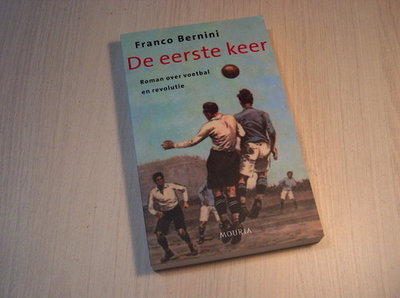 Bernini - De eerste keer. Roman over voetbal en revoluti