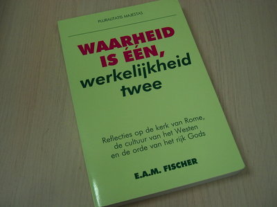 Fischer, E.A.M. - Waarheid is een, werkelijkheid twee / druk 1 / reflecties op de kerk van Rome