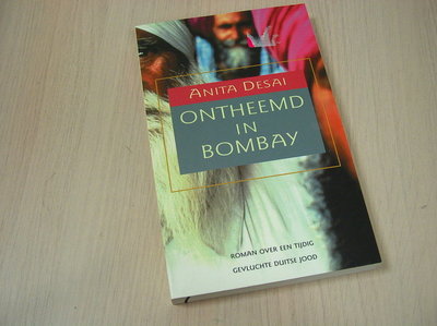  Desai, Anita - Ontheemd  in Bombay