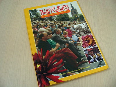 Appeldorn, Joop e.a. - 'N halve eeuw trekt voorbij - 50 jaar Bloemencorso Valkenswaard 1953-2003 - Verhalen van vele maanden en één nacht