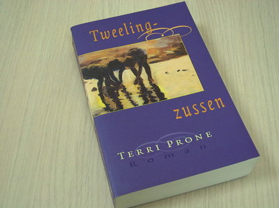 Prone, Terri - Tweelingzussen