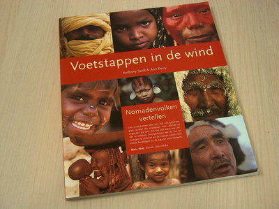 Swift, Anthony & Ann Perry - Voetstappen  in de wind. Nomadenvolken vertellen