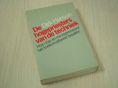 Hanson, Dirk - De  hogepriesters van de techniek. Hoe chip en microprocessor het toekomstbeeld bepalen