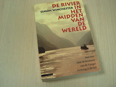  Winchester, S. -  De rivier in het midden van de wereld / een reis naar de bronnen van de Yangzi en 