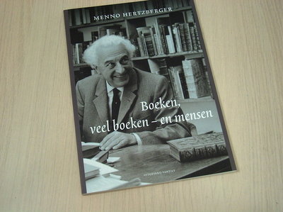  Hertzberger, Menno - Boeken , veel boeken - en mensen - Herinneringen aan internationaal 