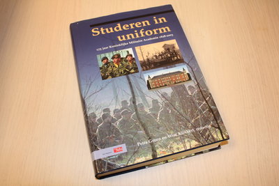  Groen, P. / Klinkert, W. -  Studeren in uniform / 175 jaar Koninklijke Militaire Academie 1828-2003