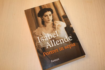  Allende, Isabel -  Portret in sepia