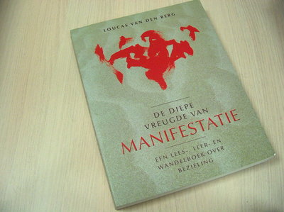 Berg, Lidewij van den - De diepe vreugde van manifestatie / een leer-, lees- en wandelboek over bez