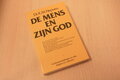 9789021050294 Mens en zijn god