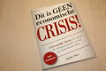 9789082028201 . Titel:  Dit is geen economische crisis! / 6 gevaarlijke mythes die ons in de crisisgreep houden en wat we er aan kunnen doen